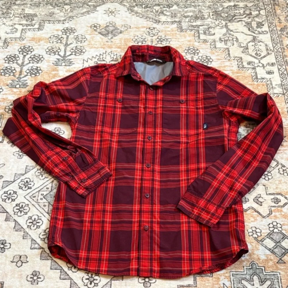 THE NORTH FACE S red and black plaid long sleeve button down